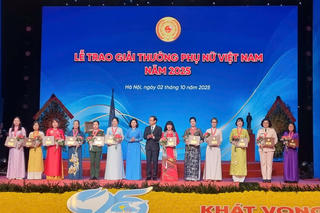 Thiếu tướng Ngô Hoài Thu vinh dự nhận Giải thưởng Phụ nữ Việt Nam