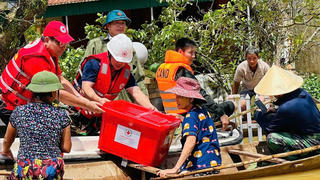 Hội Chữ thập đỏ Việt Nam cứu trợ khẩn cấp đợt 2 cho đồng bào vùng lũ sau bão số 10