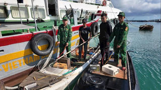 Bắt giữ 2 đối tượng dùng kích điện khai thác thủy sản trái phép tại Cô Tô