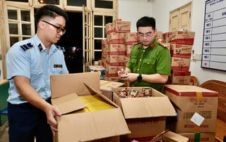 Phát hiện, tạm giữ gần 4.000 bánh Trung thu nhập lậu tại Hà Nội