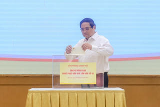 Thủ tướng và các lãnh đạo Chính phủ quyên góp ủng hộ đồng bào vùng bão lũ