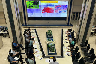 Cục Khí tượng thủy văn đón nhận Huân chương Lao động Hạng Nhất