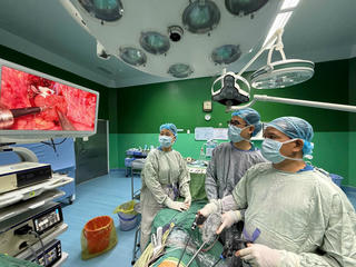 Bệnh viện Đà Nẵng bóc tách thành công khối u thần kinh hiếm gặp dạng “đồng hồ cát”