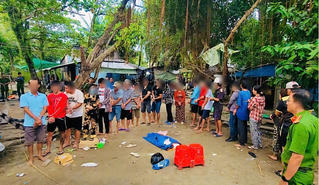 Triệt phá tụ điểm lắc tài - xỉu, thu giữ hơn 46 triệu đồng