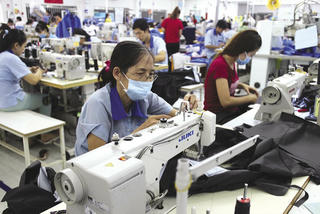 Làm gì để người cao tuổi không 'nghỉ hưu' khỏi đời sống?