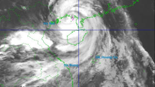 Bão giật cấp 15 tiến sát Quảng Ninh