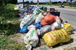 Đà Nẵng 'ngộp thở' vì rác thải ùn ứ sau khi nhà máy ngừng tiếp nhận
