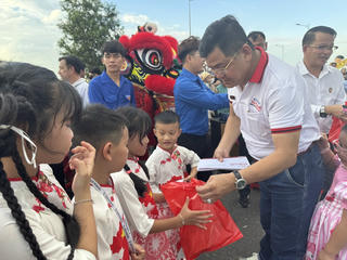 Báo Pháp luật Việt Nam phối hợp tặng 500 phần quà Trung thu cho các em thiếu nhi tại Đồng Nai