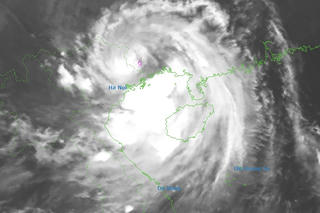 Bão số 11 đi vào Quảng Tây - Trung Quốc, hoàn lưu sau bão có thể gây mưa lớn