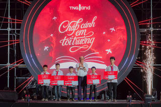 Hàng nghìn cư dân rộn ràng 'Bật mood trông trăng' tại Homie City