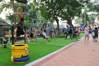 Trung thu rộn ràng ở sân chơi xanh Bình Vọng