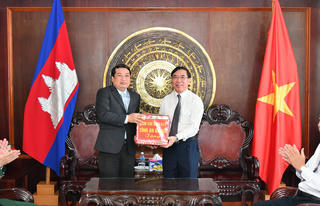 Đoàn công tác tỉnh An Giang thăm Tổng Lãnh sự quán Việt Nam tại tỉnh Preah Sihanouk, Vương quốc Campuchia
