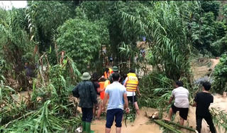 Tuyên Quang: Kịp thời giải cứu 3 người mắc kẹt giữa dòng lũ