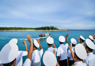 Doanh nghiệp Bầu Hiển ủng hộ 5 tỷ đồng trồng cây xanh tại Trường Sa