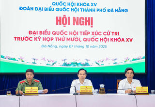 Đại biểu Quốc hội giải đáp nhiều vấn đề cử tri quan tâm
