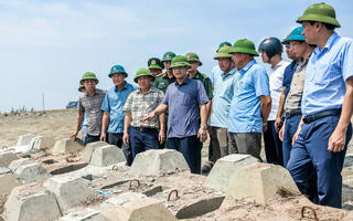Ninh Bình: Khen thưởng tập thể, cá nhân có thành tích trong công tác phòng, chống, khắc phục hậu quả bão số 10