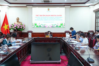 Thứ trưởng Đặng Hoàng Oanh làm việc với Vụ Pháp luật hình sự - hành chính 