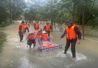 Hàng trăm cán bộ, chiến sĩ Công an tỉnh Lạng Sơn khắc phục hậu quả bão số 11