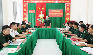 Thiếu tướng Hoàng Hữu Chiến kiểm tra tại Đồn Biên phòng Nam Du, An Giang