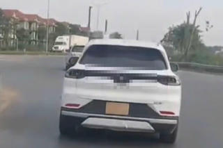 Xử phạt một tài xế che biển số ô tô khi lưu thông
