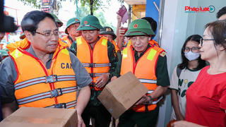 Thủ tướng trực tiếp thăm hỏi người dân tại vùng lũ Thái Nguyên, chỉ đạo đẩy nhanh khắc phục hậu quả