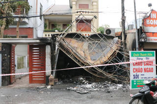 Nghệ An: Ngọn lửa thiêu rụi ki ốt quần áo lúc rạng sáng, một người tử vong