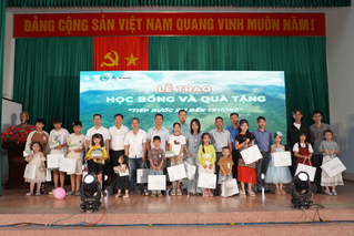 Hỗ trợ con em các cán bộ kiểm lâm và lực lượng chuyên trách bảo vệ rừng