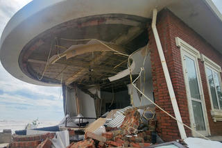 Sở Xây dựng Hà Tĩnh lập đoàn kiểm tra hàng loạt căn biệt thự tan hoang sau bão