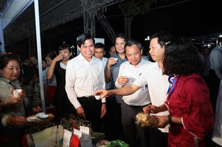 Khai mạc hội chợ nông sản Tây Bắc tại Sơn La