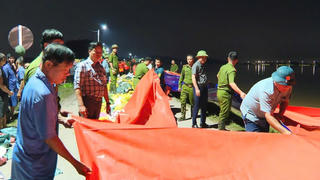 Nước sông Cầu, sông Thương vẫn cao, Bắc Ninh ứng trực xuyên đêm bảo vệ đê
