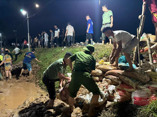 Công an Hà Nội: 72 giờ căng mình giữa dòng nước lũ