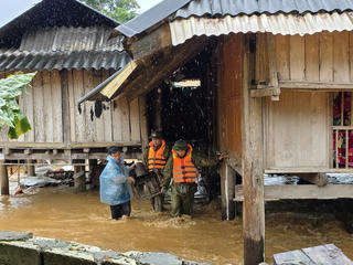 Công an Lào Cai chủ động, kịp thời bảo vệ an toàn cho nhân dân trong mưa lũ