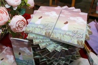 'Để con ôm mẹ nhé' - những câu chuyện tràn đầy lòng biết ơn