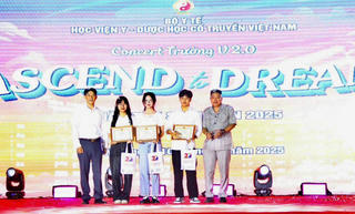 Hơn 1.000 tân sinh viên Học viện Y - Dược học cổ truyền Việt Nam chính thức bước vào hành trình thầy thuốc tương lai