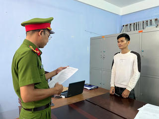 Khởi tố đối tượng đá vào bụng thai phụ vì 3 gói mì tôm