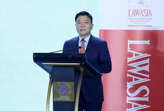 Chung tay giải quyết các vấn đề pháp lý toàn cầu, thúc đẩy một thế giới công bằng, thượng tôn pháp luật