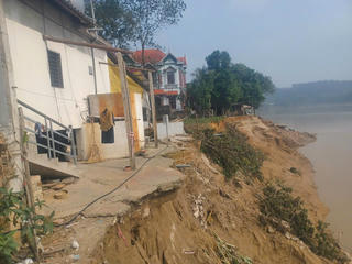 Sạt lở ven sông Lô đe doạ tính mạng và tài sản nhiều hộ dân tại Phú Thọ