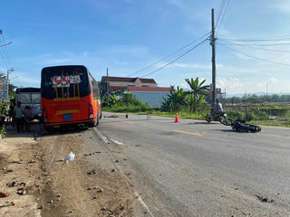 Xe khách va chạm xe máy, 2 người tử vong