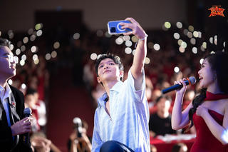 Hàng nghìn sinh viên Báo chí “cháy hết mình” trong đêm nhạc hội IJC Festival 2025