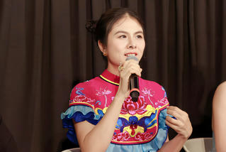 Vân Trang 'khổ đủ đường' khi đóng phim cùng Thanh Hằng 