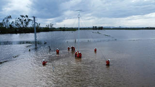 Vững vàng vượt khó, EVNNPC hoàn thành toàn diện các chỉ tiêu 9 tháng năm 2025