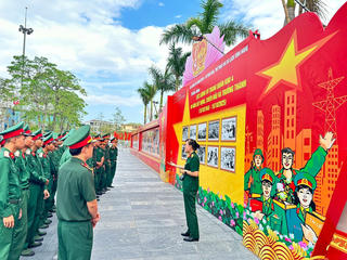 Triển lãm 'Lực lượng vũ trang Quân khu 4 – 80 năm xây dựng, chiến đấu và trưởng thành'