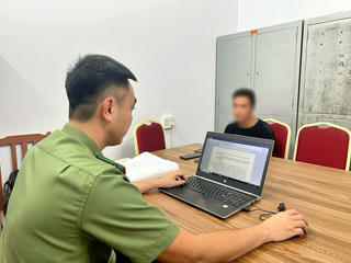 Xử lý 2 đối tượng giả mạo tổng đài taxi 