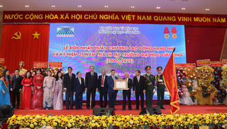 Kỷ niệm 25 năm thành lập, Đại học Cửu Long đón nhận Huân chương Lao động hạng Nhì