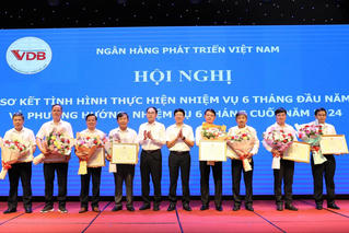 Ngân hàng Phát triển Việt Nam: Đẩy mạnh phong trào thi đua, phấn đấu hoàn thành nhiệm vụ cơ cấu lại hoạt động