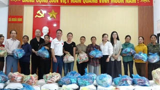 Báo Pháp luật Việt Nam chia sẻ yêu thương tới người dân Nghệ An