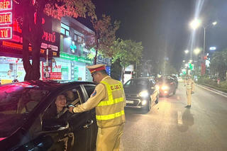 Ngày đầu ra quân, CSGT Quảng Trị xử phạt 37 trường hợp vi phạm nồng độ cồn