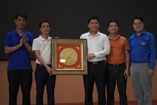 Đoàn xã Hương Sơn giao lưu bóng đá với CLB Báo Pháp luật Việt Nam: Gắn kết, sẻ chia và cống hiến của tuổi trẻ 2 đơn vị