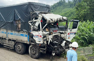 Tai nạn liên hoàn giữa ô tô tải trên cao tốc La Sơn - Túy Loan, 2 tài xế bị thương