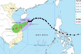 Bão số 12 giật cấp 12 'quần thảo' trên Biển Đông